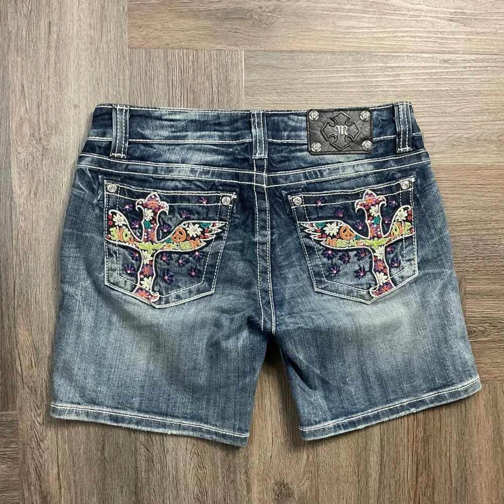 Y2K Miss Me Denim Embroidered Peace Cross JP5727D Mid Shorts Womens 30 Blue Boho